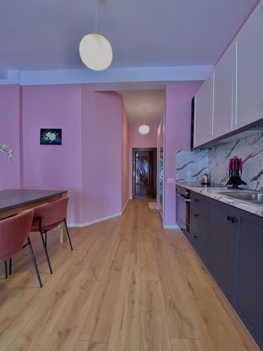 Coral Apartment - City Center Тирана Екстер'єр фото