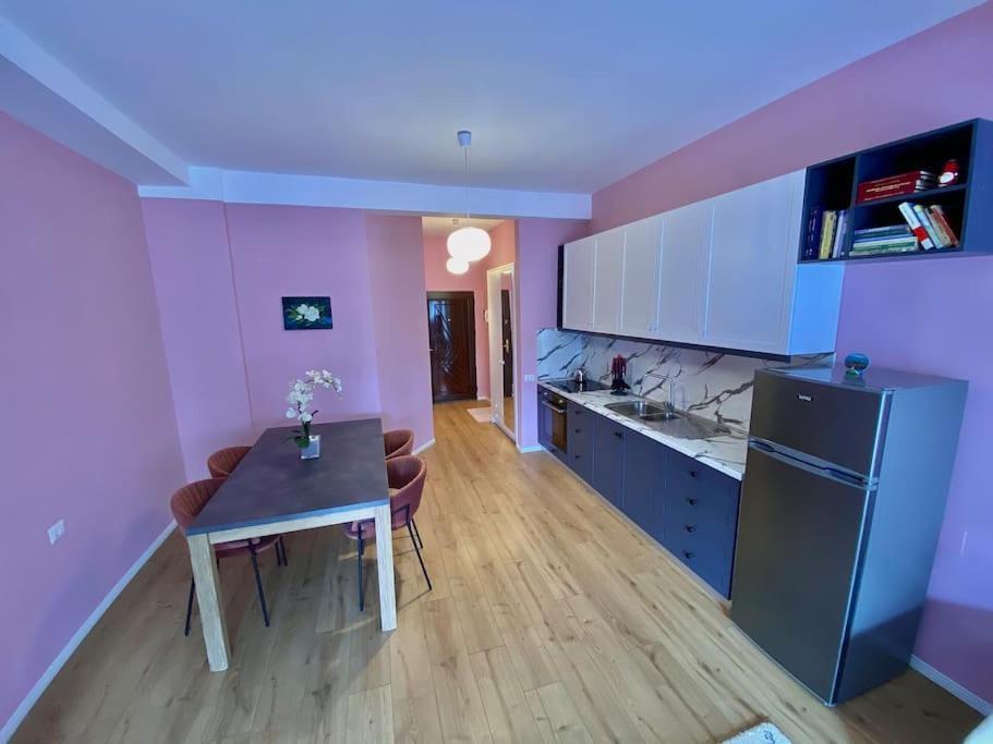 Coral Apartment - City Center Тирана Екстер'єр фото