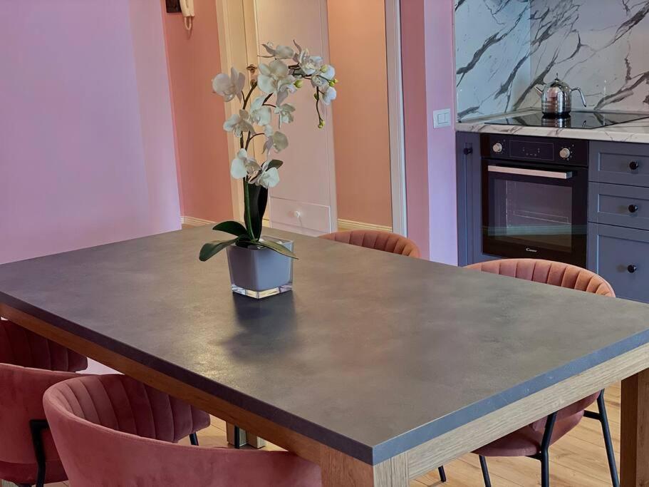 Coral Apartment - City Center Тирана Екстер'єр фото